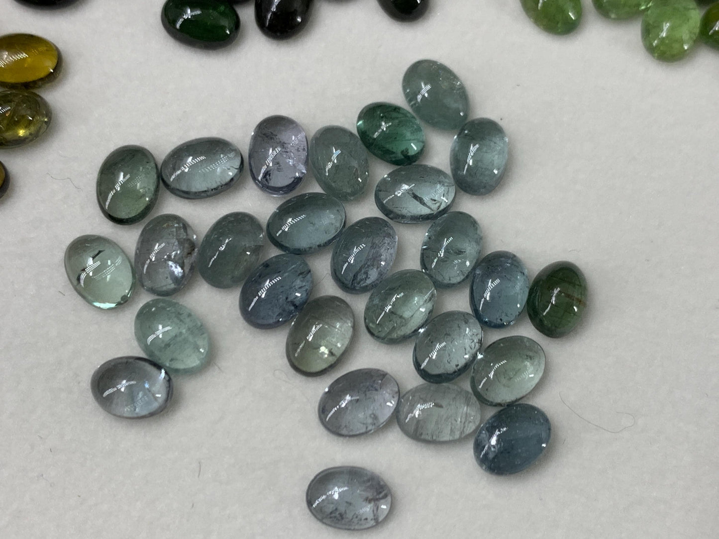 Green Tourmaline oval 5x7mm cabochon - Calibrated cabochons