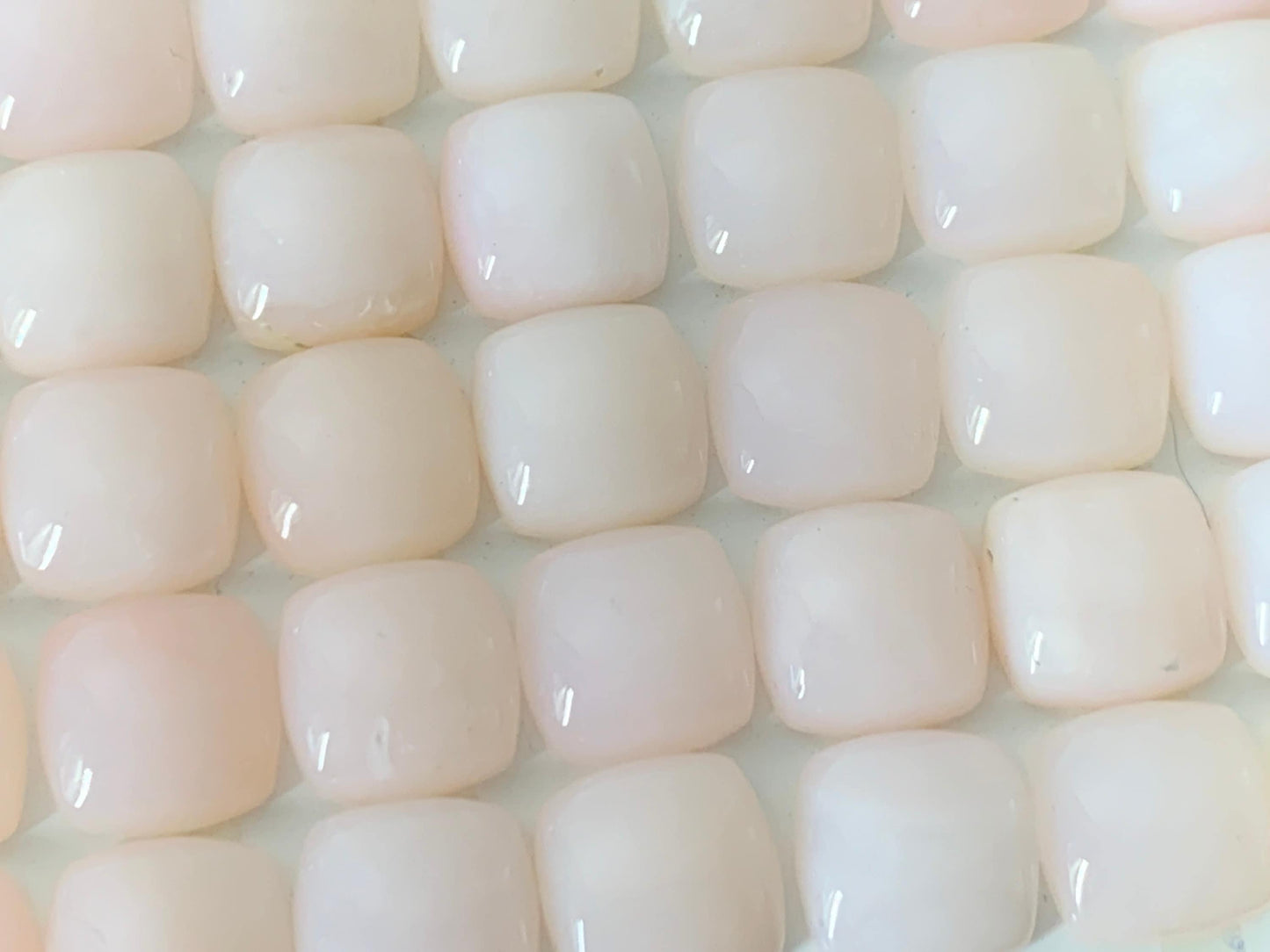 Pink Opal square cushion 10mm cabochon - Calibrated cabochons e