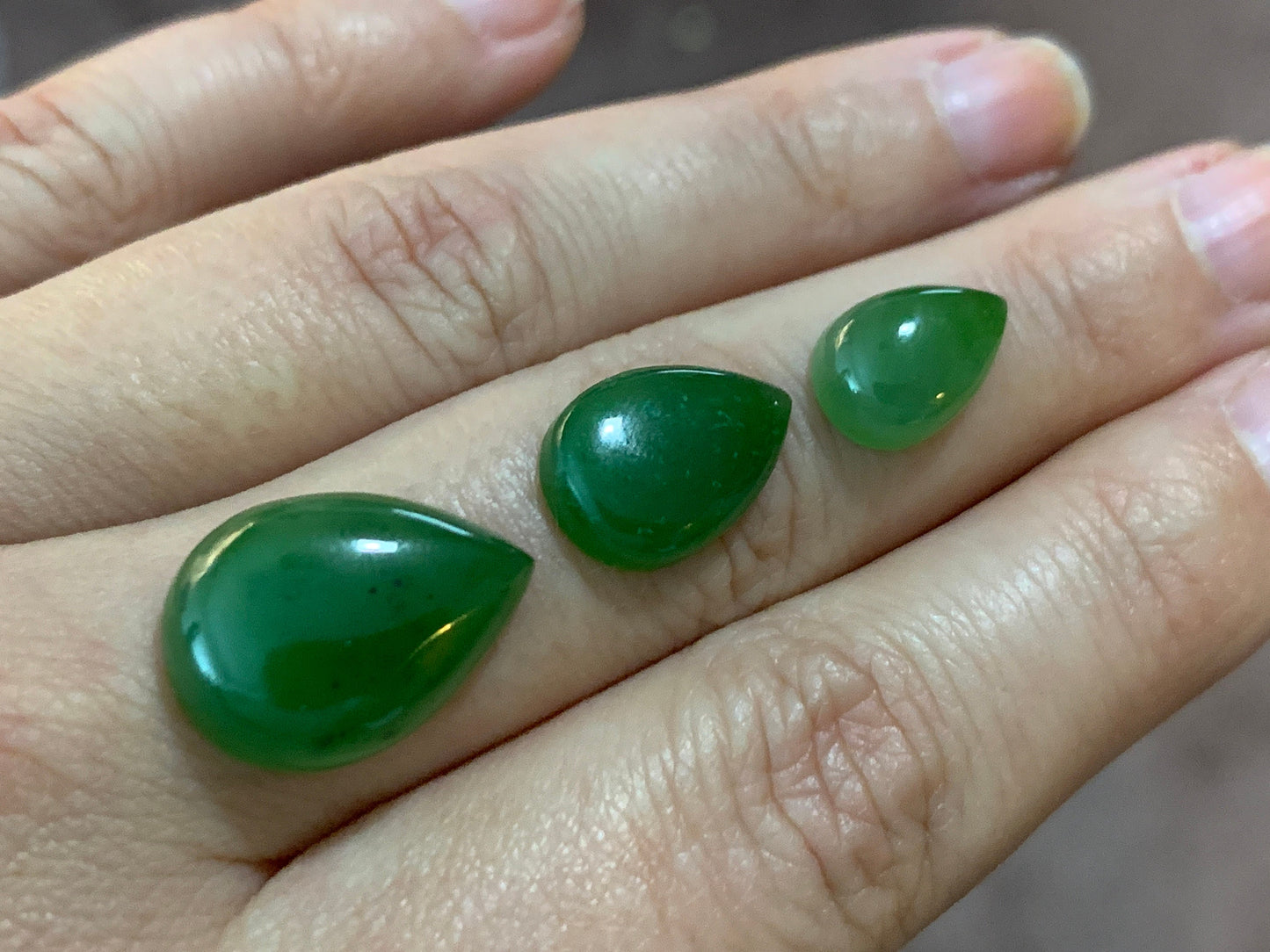 Nephrite pear 15-18mm long Cabochon - Calibrated cabochons