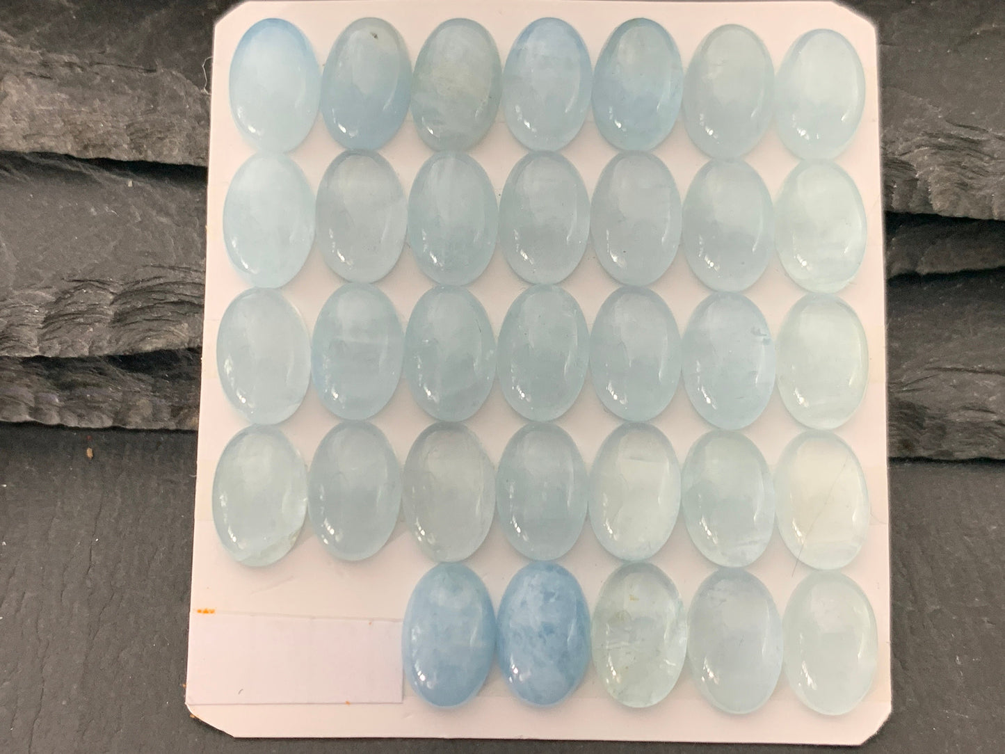 Aquamarine oval 8x12mm cabochon - Calibrated cabochons