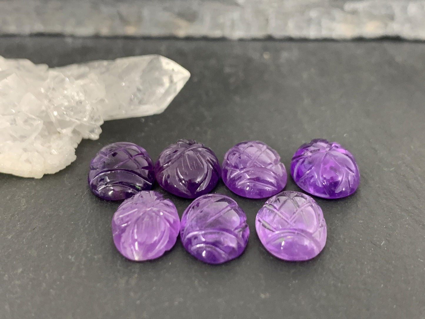 Amethyst oval 12-13mm long cabochon - Hand carved floral cabochon