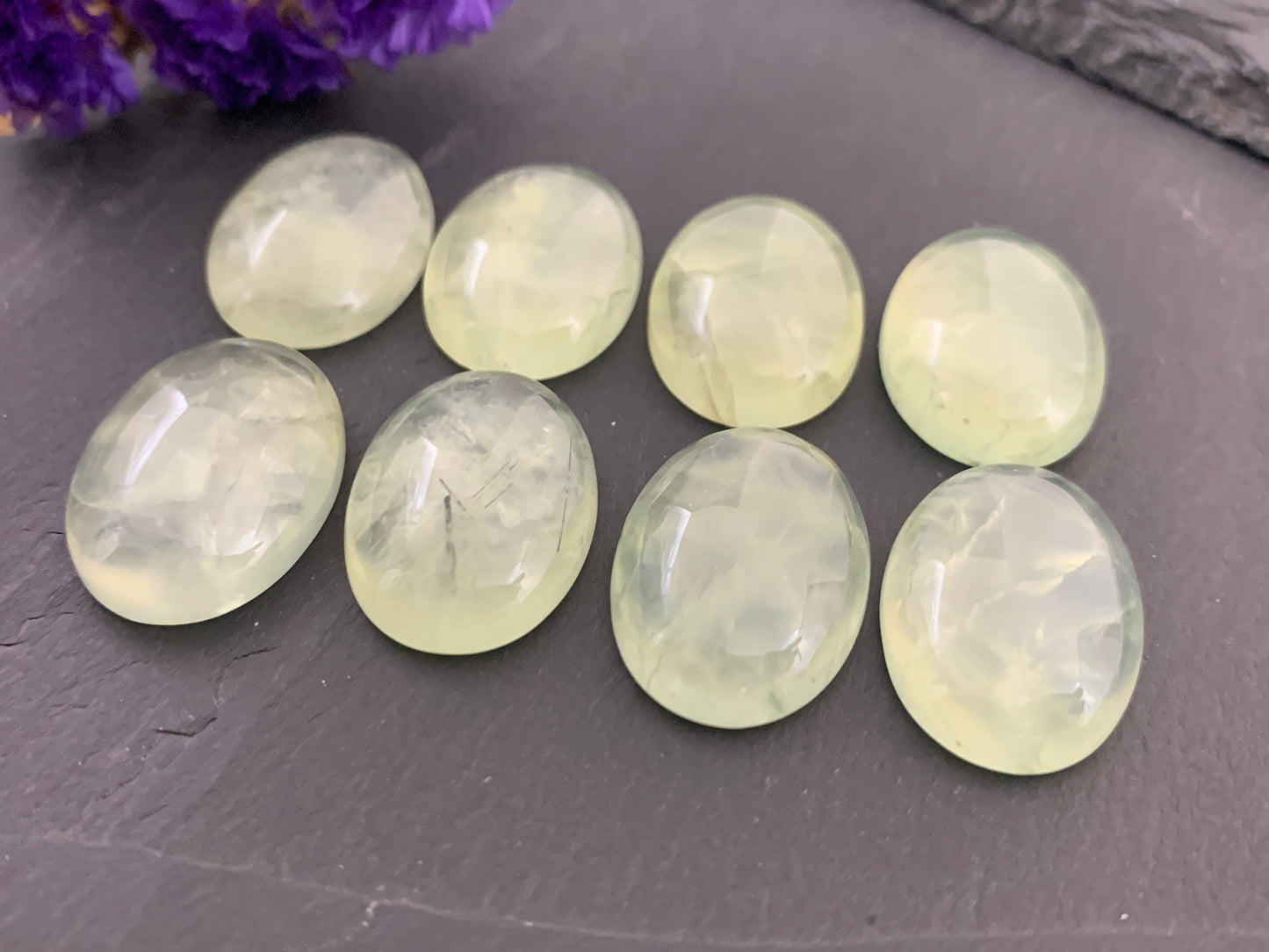 Prehnite oval 18x25mm cabochon - Calibrated cabochons