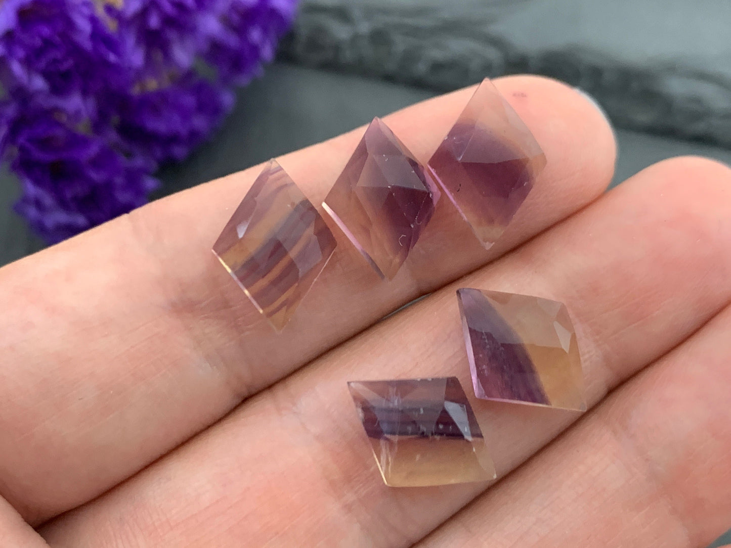 Faceted Fluorite rhombus 10x14mm cabochon - Calibrated cabochons
