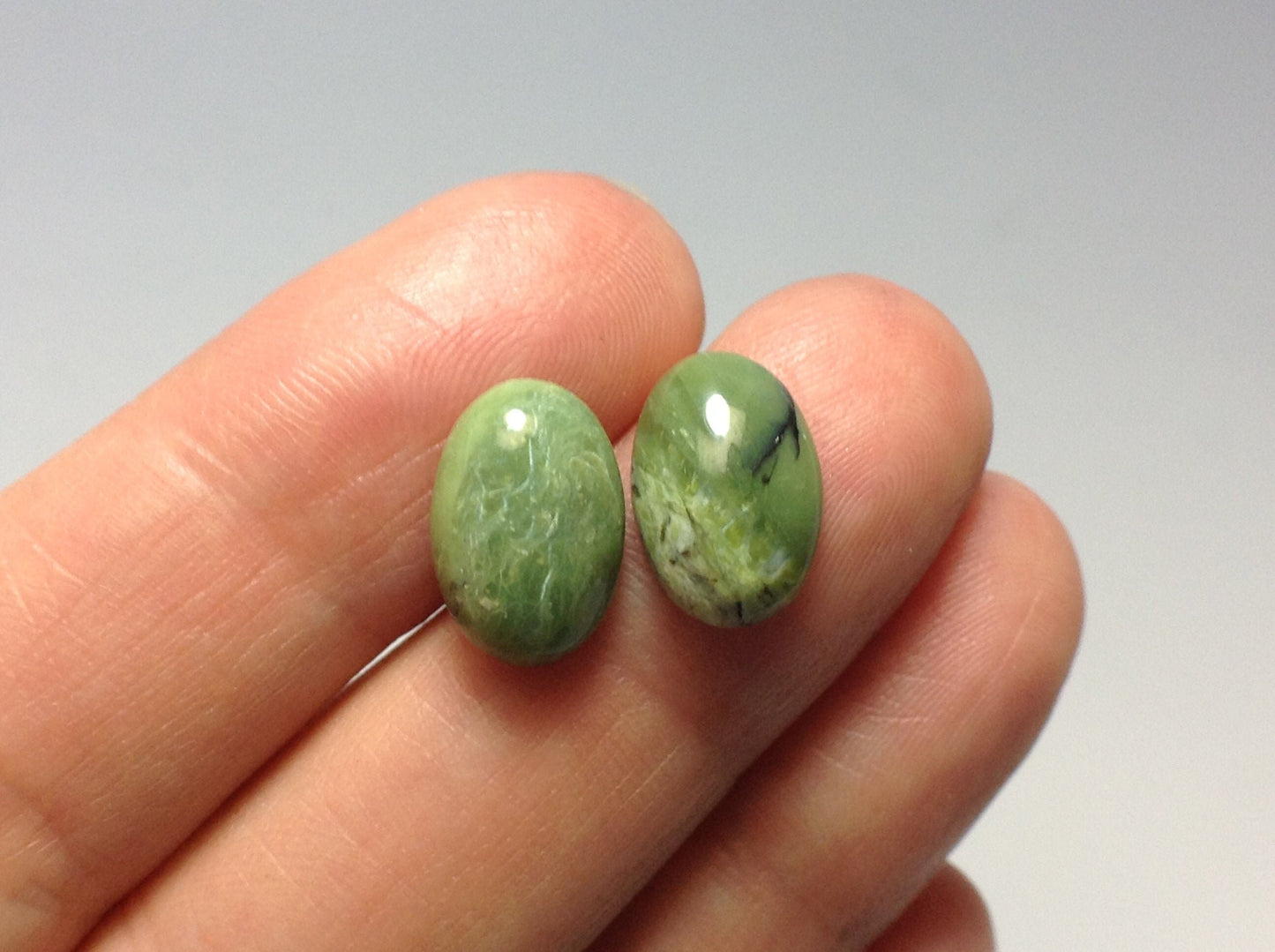Green Opal 8x12mm cabochon - Calibrated cabochons