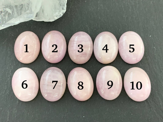 Kunzite oval 12x16mm cabochon - Calibrated Cabochons