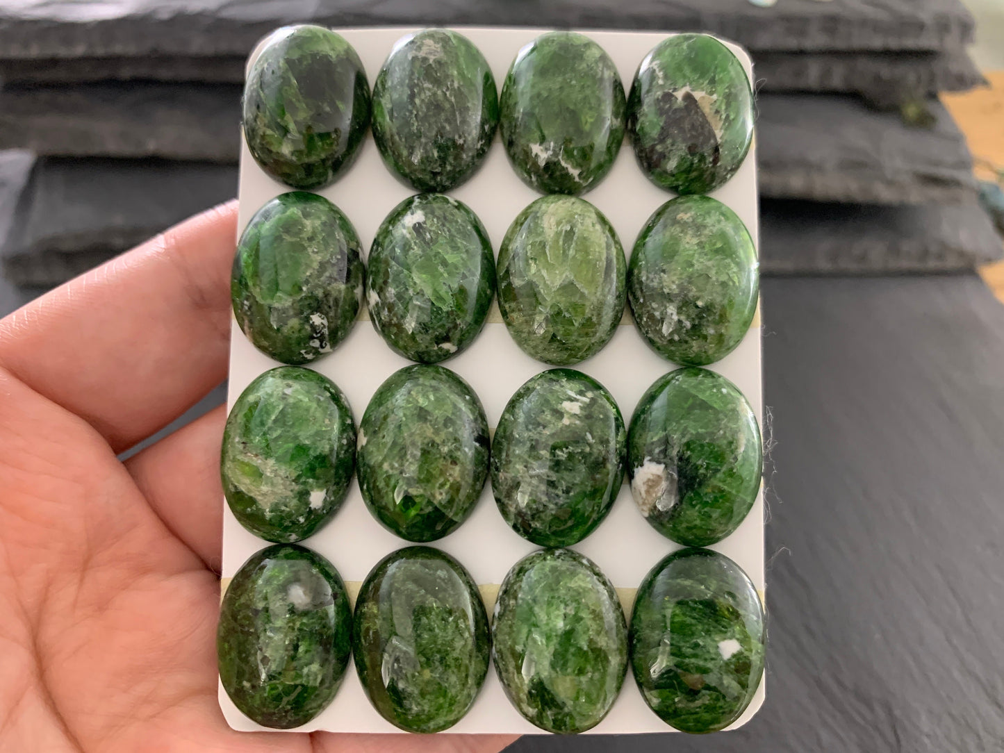 Chrome Diopside oval 15x20mm cabochon - Calibrated cabochons