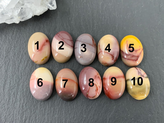 Mookaite oval 10x14mm cabochon