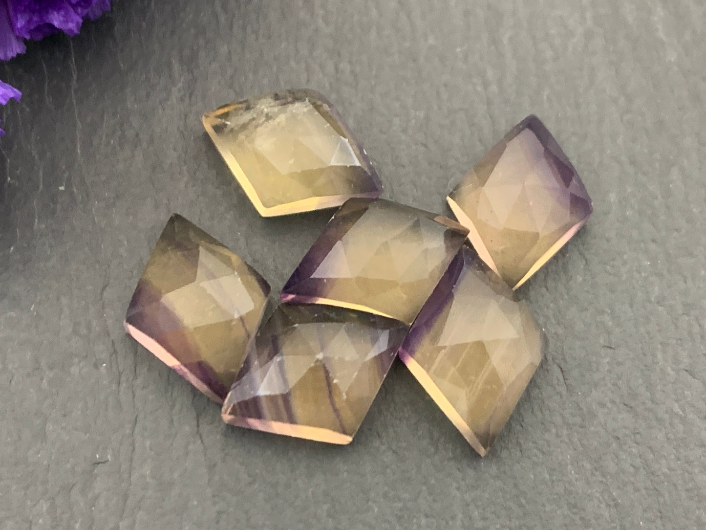 Faceted Fluorite rhombus 10x14mm cabochon - Calibrated cabochons