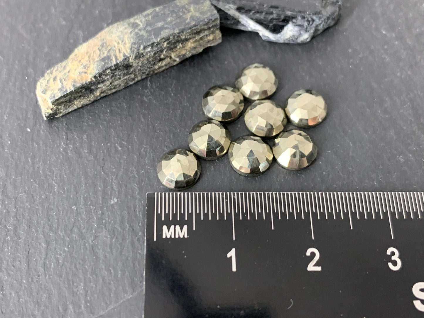 Faceted Pyrite Round 6mm cabochon - Calibrated cabochons