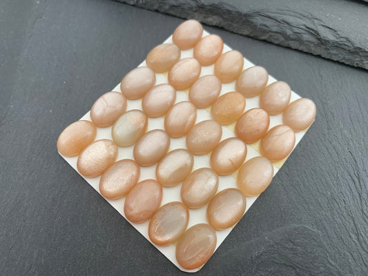 Peach Moonstone oval 10x14mm cabochon - Calibrated cabochons