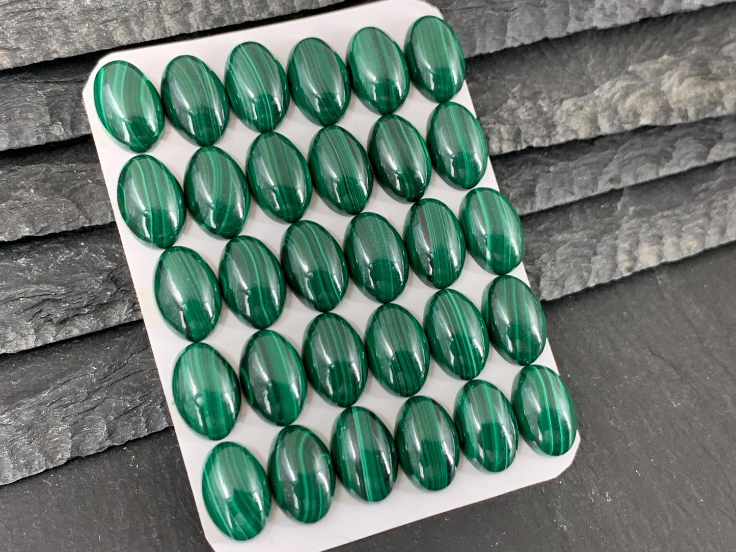 Malachite oval 8x12mm cabochon - Calibrated cabochons