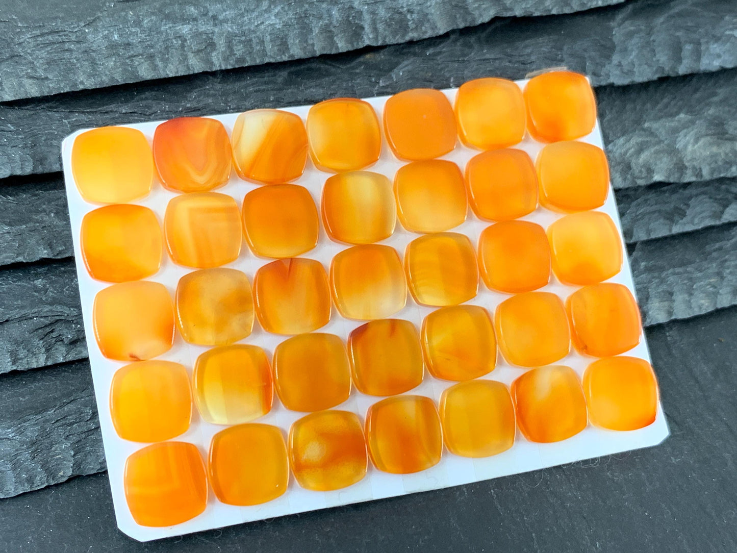 Flat Carnelian square cushion 10x10mm cabochon - Calibrated cabochons