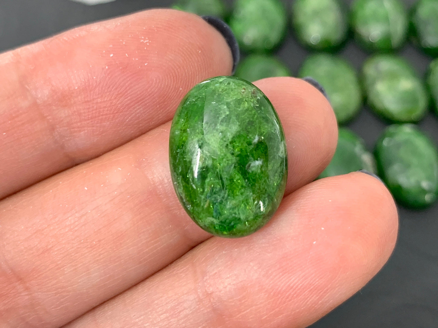 Chrome Diopside oval 13x18mm cabochon - Calibrated cabochons