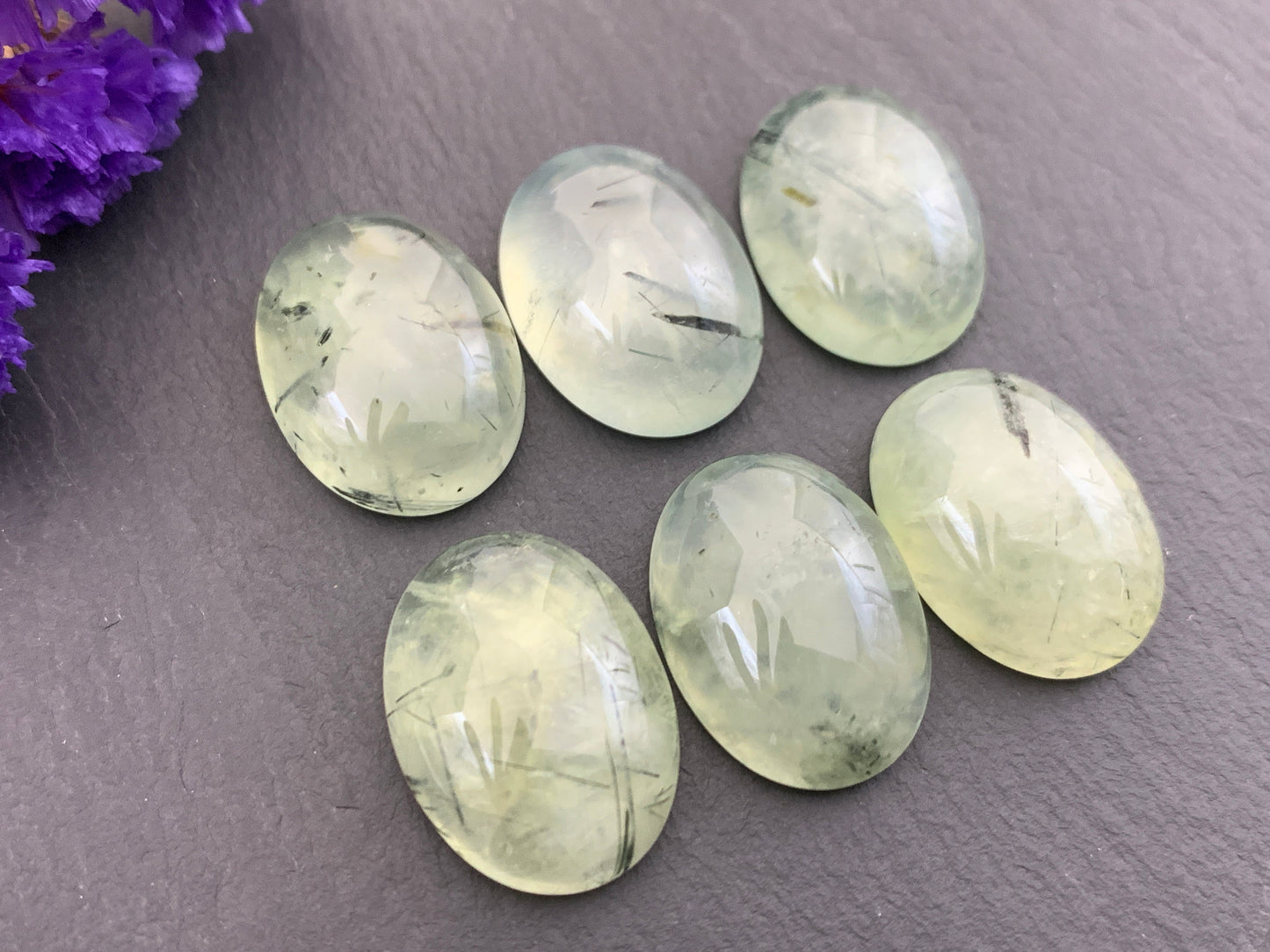 Prehnite oval 15x20mm Cabochon - Calibrated cabochons