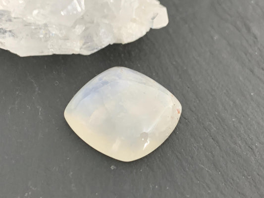 Rainbow Moonstone 18x18x7mm cabochon
