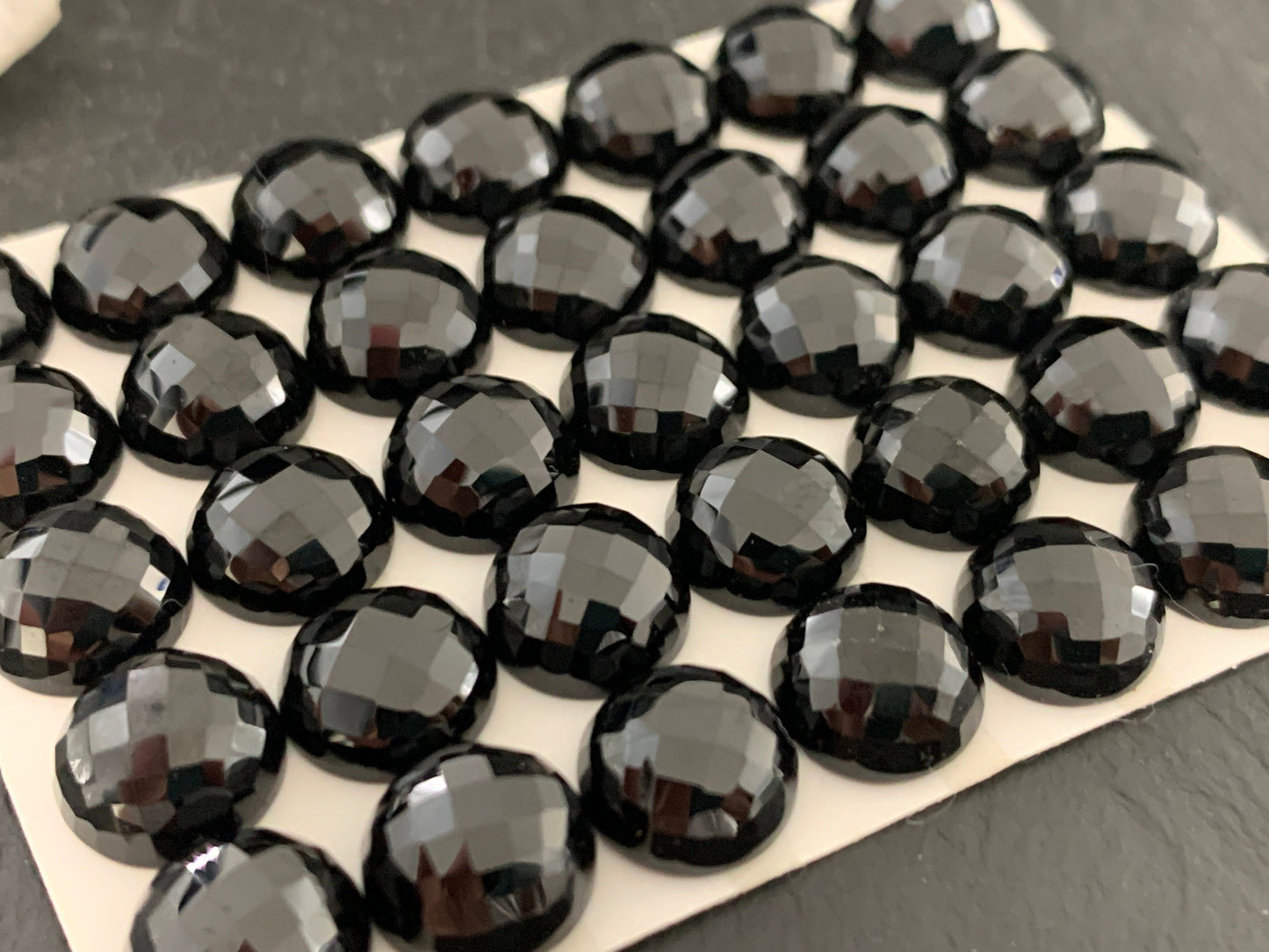Faceted Black Spinel round 10mm cabochon - Calibrated cabochons