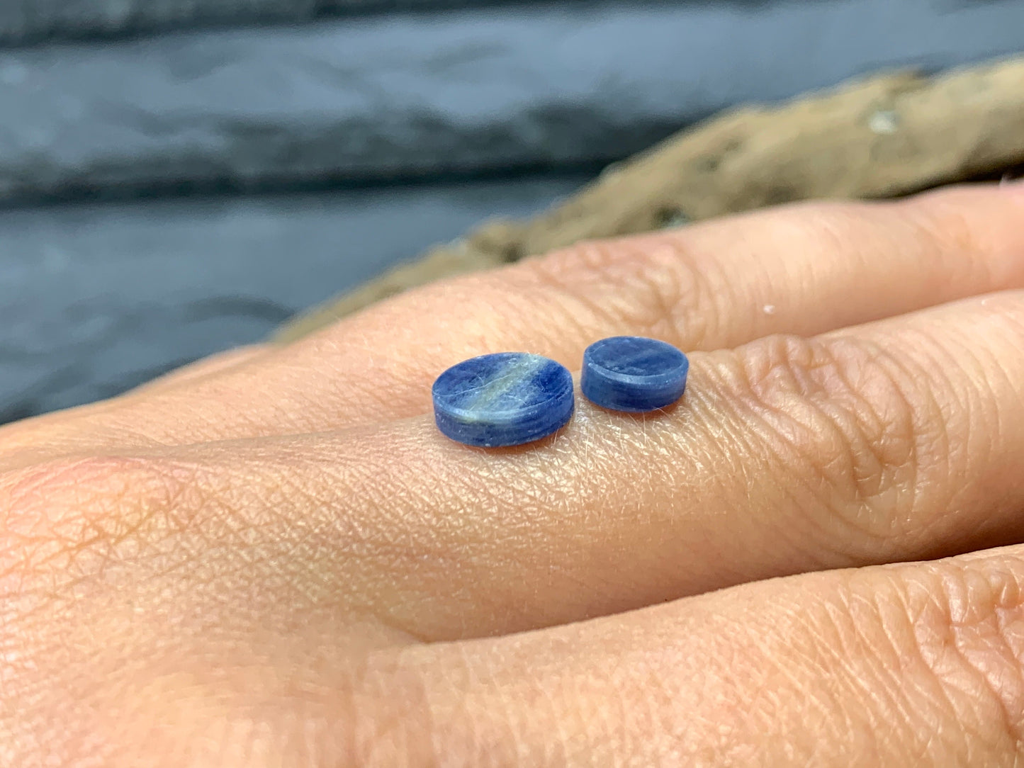 Flat Blue Kyanite round 6mm, 8mm cabochon - Calibrated cabochons