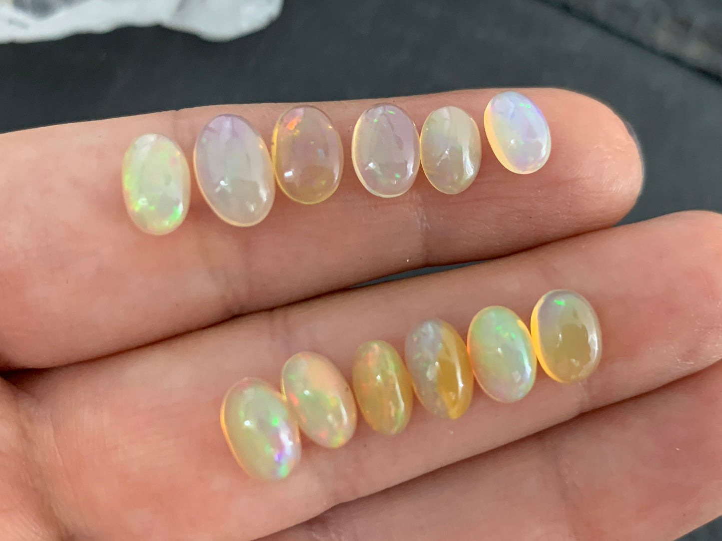 Ethiopian Opal oval 7-9mm cabochon