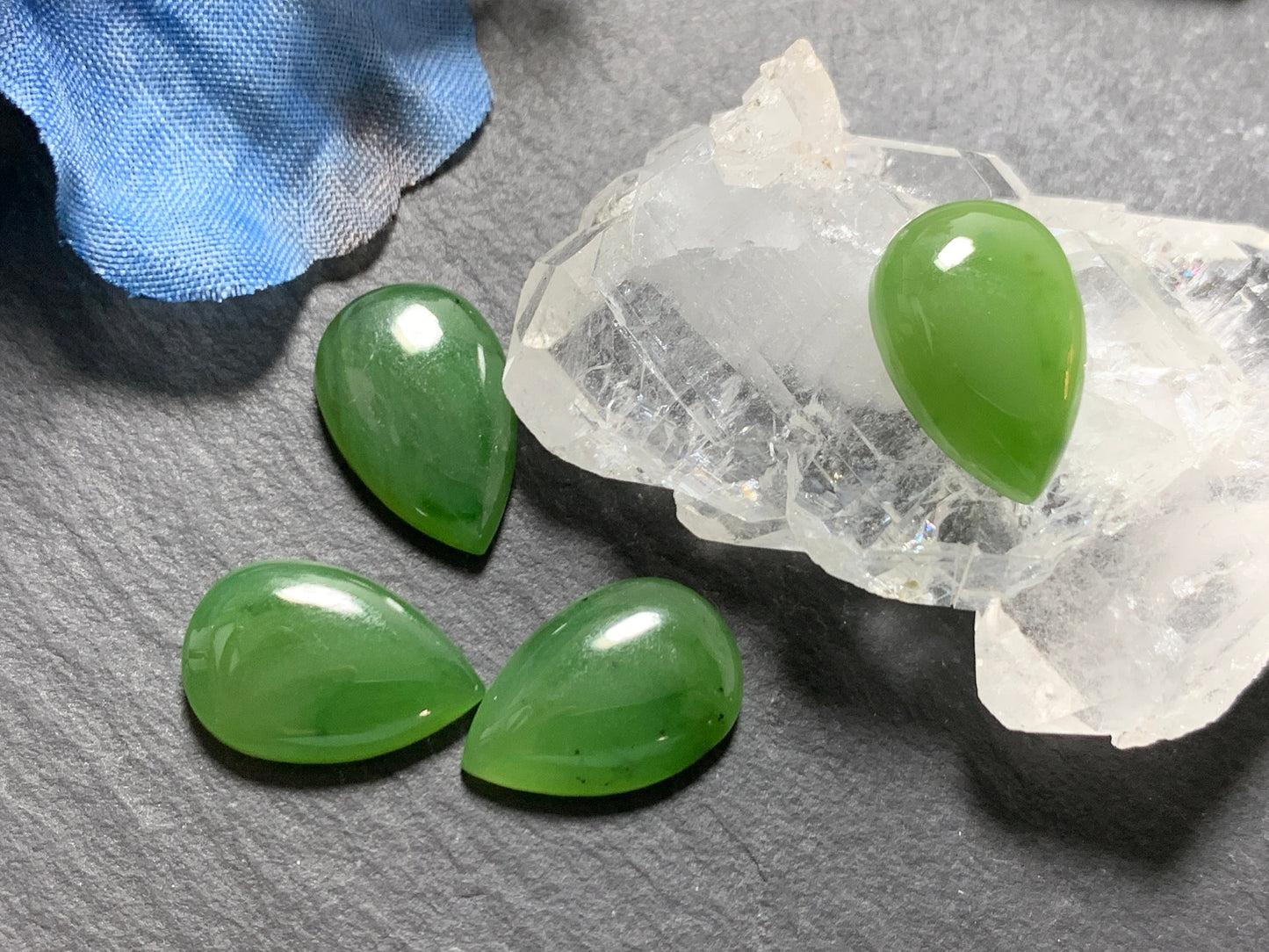 Nephrite pear 15-18mm long Cabochon - Calibrated cabochons
