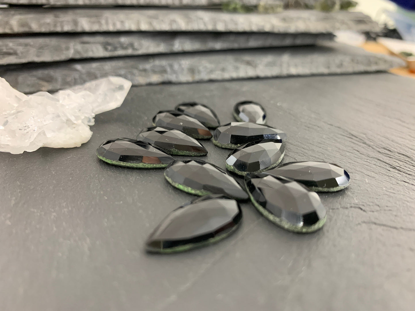Faceted Black Agate pear 10x20mm cabochon - Calibrated cabochons