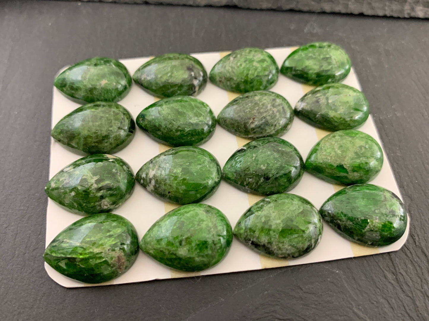 Chrome Diopside pear 15x20mm cabochon - Calibrated cabochons