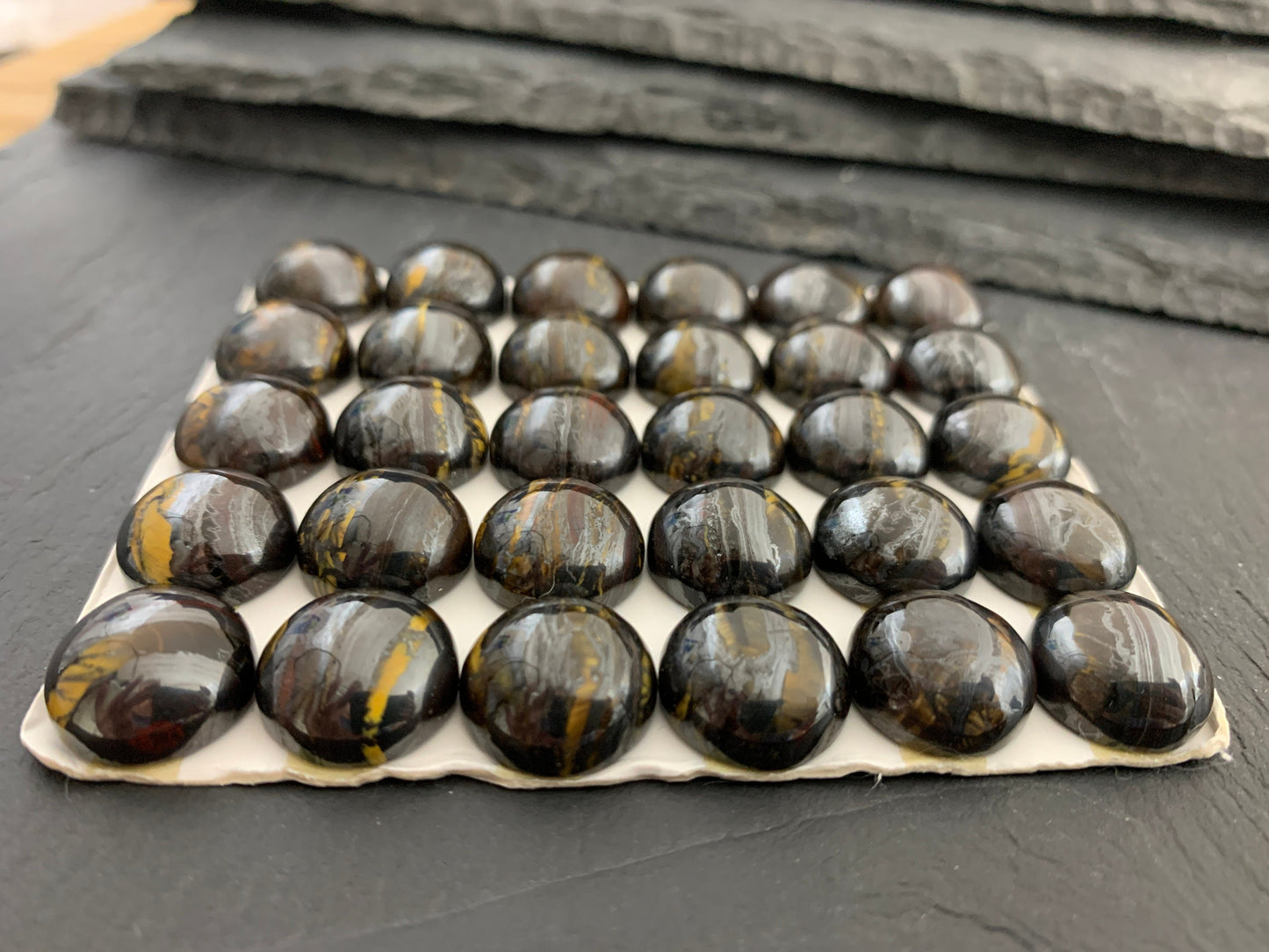 Tiger Iron 14mm cabochon - Calibrated cabochons