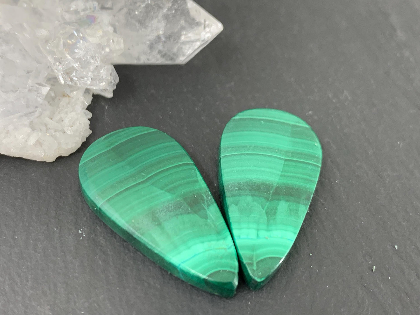 Malachite pear 13x25x4mm cabochon pair