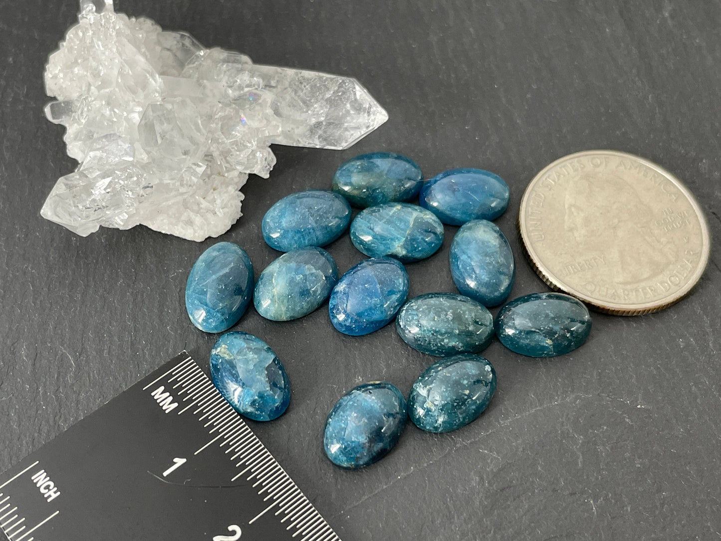 Blue Apatite oval 8x12mm cabochon - Calibrated cabochons