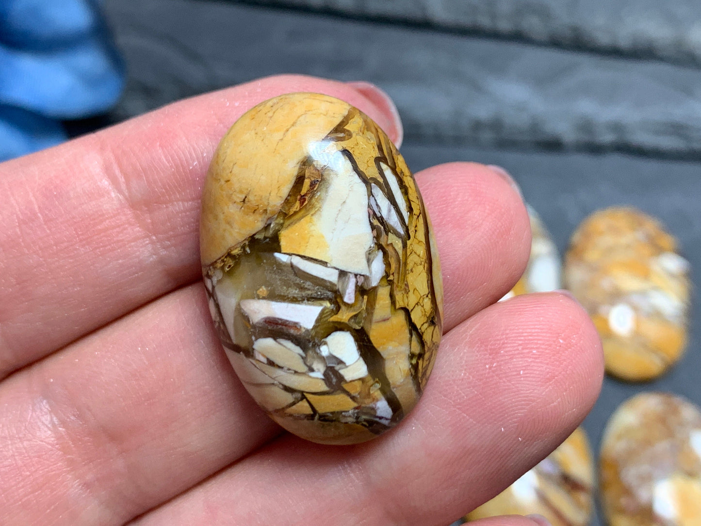 Brecciated Mookaite oval 20x30mm cabochon - Calibrated cabochons