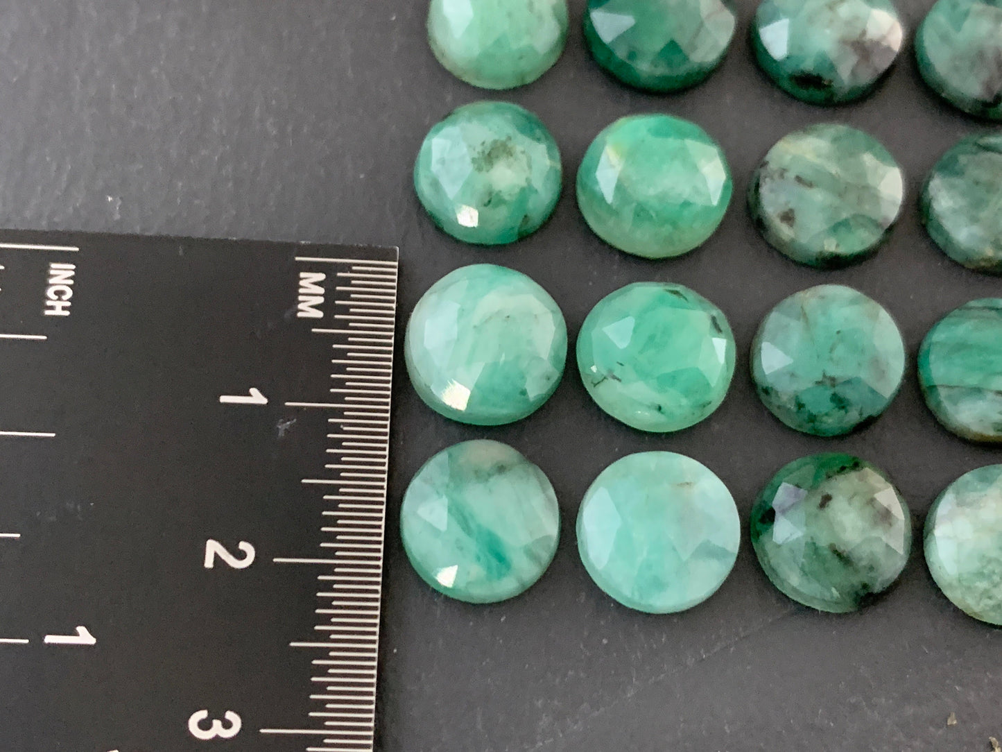 Faceted Emerald round 10mm cabochon