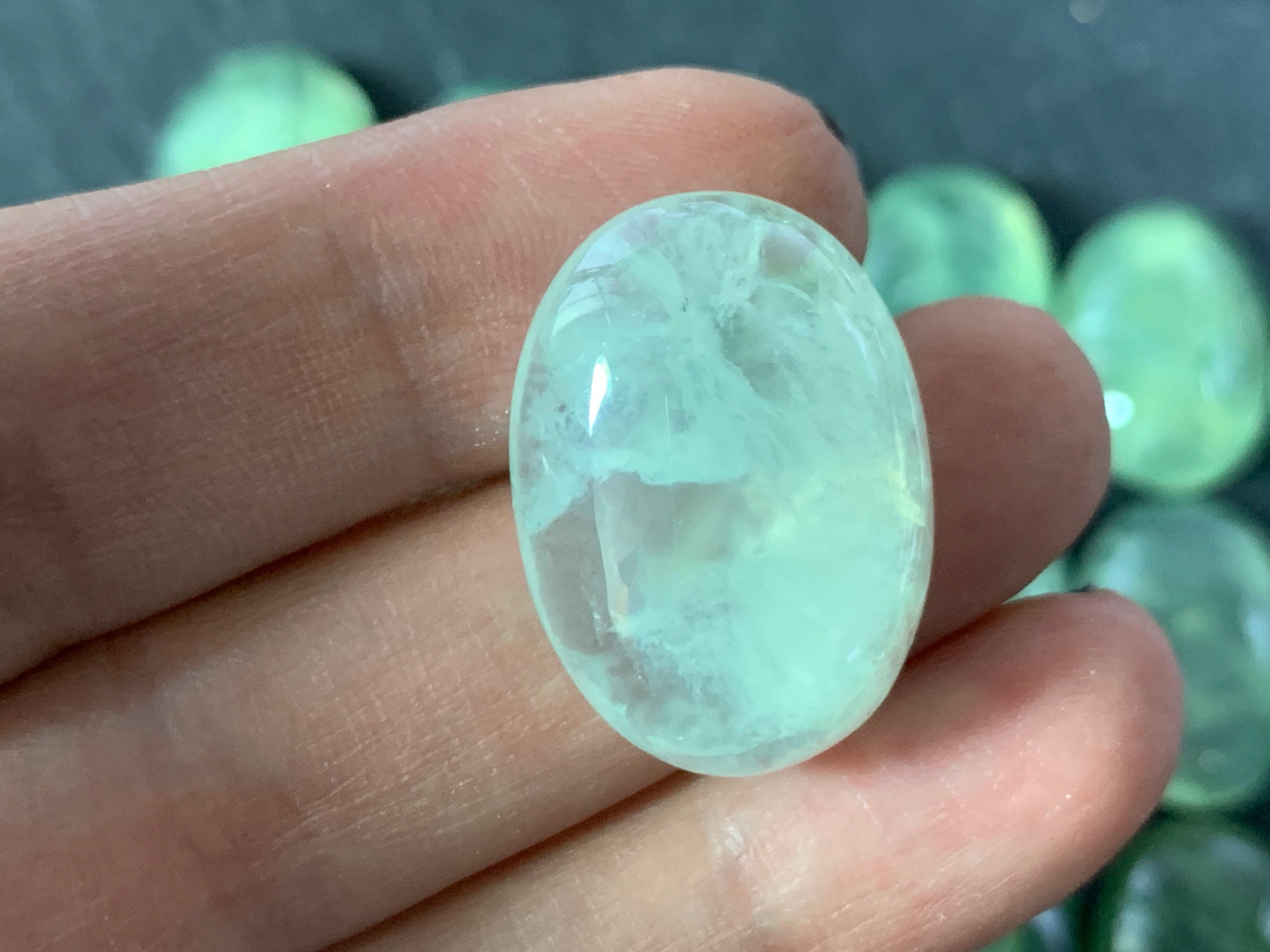 Prehnite oval 18x25mm cabochon - Calibrated cabochons