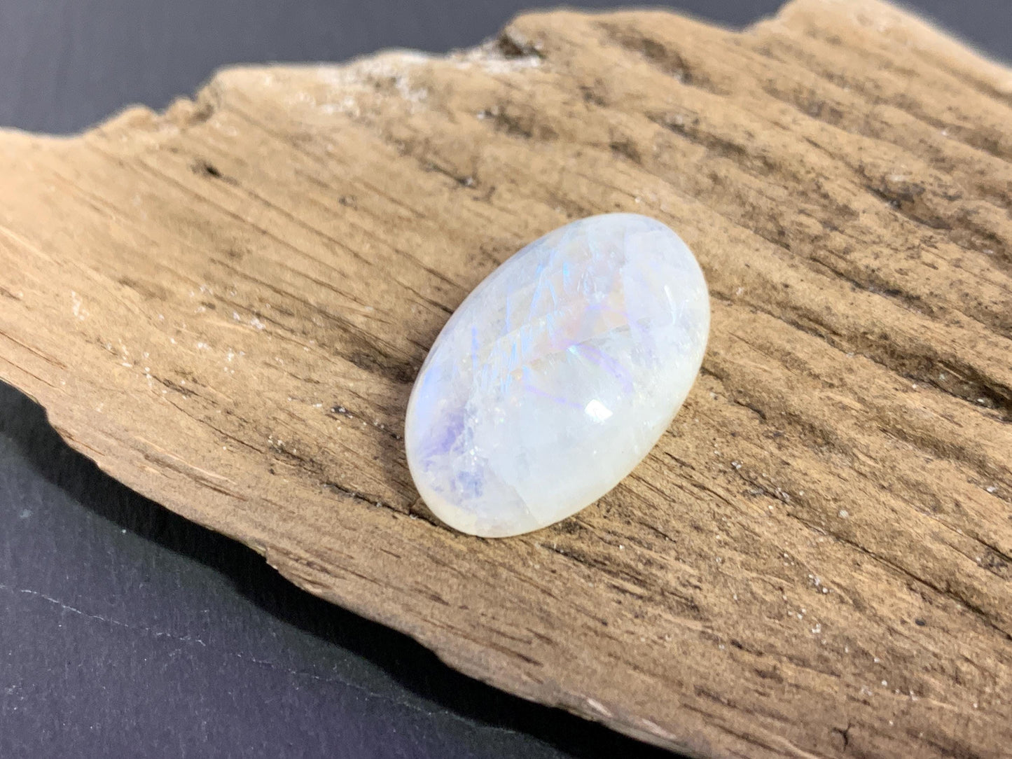 Rainbow Moonstone oval 22x14x7mm cabochon