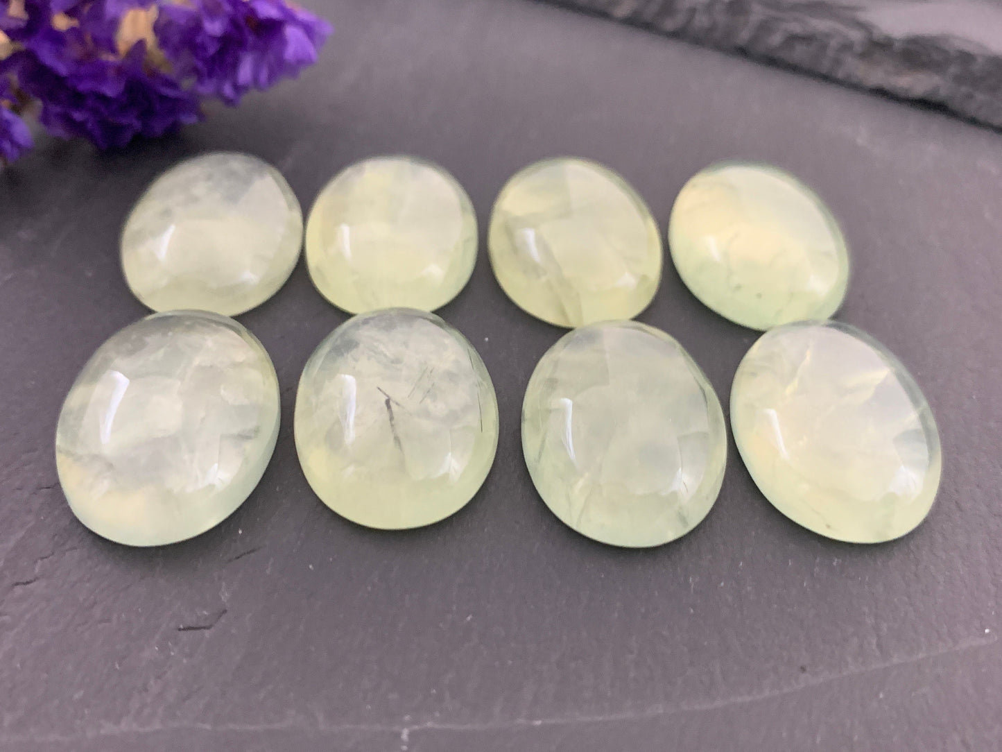 Prehnite oval 18x25mm cabochon - Calibrated cabochons