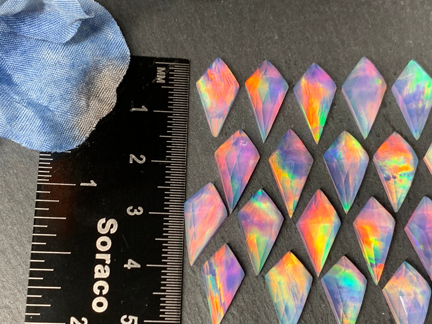 Faceted Aurora Opal kite 8x16mm cabochon - Doublet cabochons