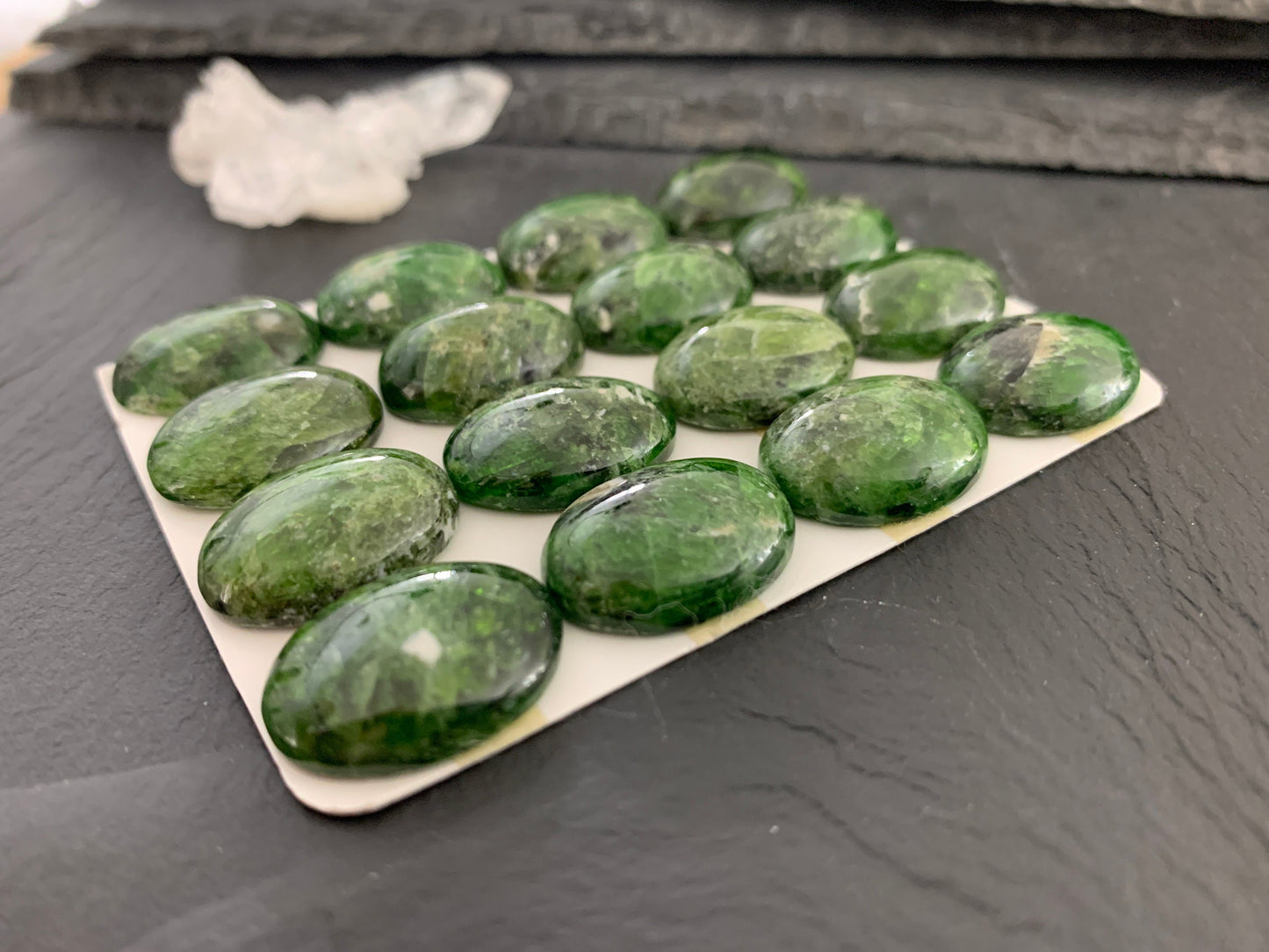 Chrome Diopside oval 15x20mm cabochon - Calibrated cabochons