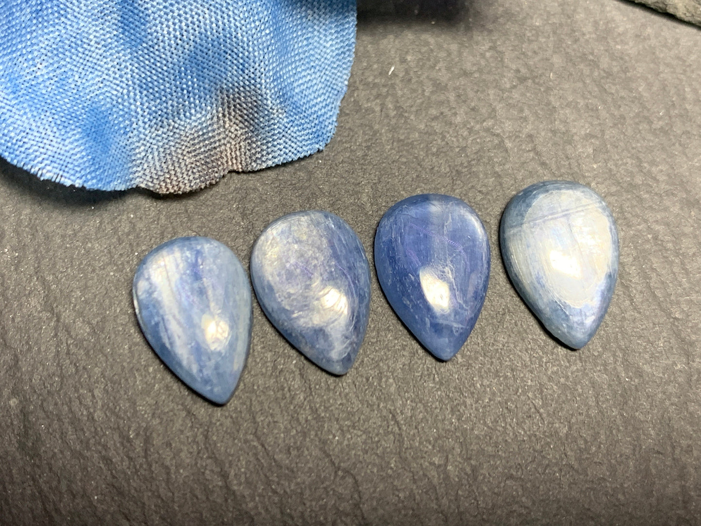 Kyanite pear 8x12mm cabochon