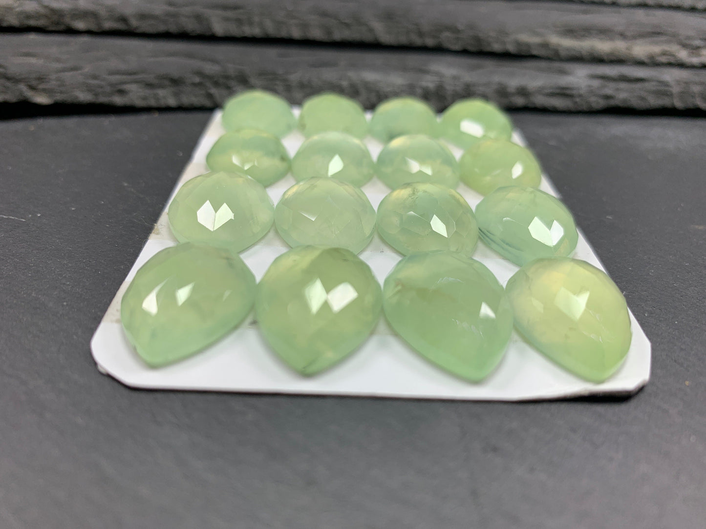 Faceted Prehnite pear 15x20mm cabochon - Calibrated cabochons