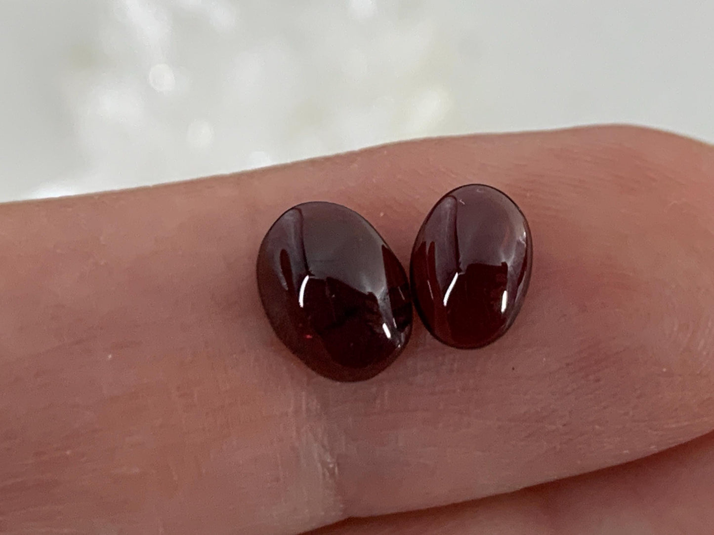 Natural Rhodolite Garnet oval 5x7mm, 6x8mm cabochon