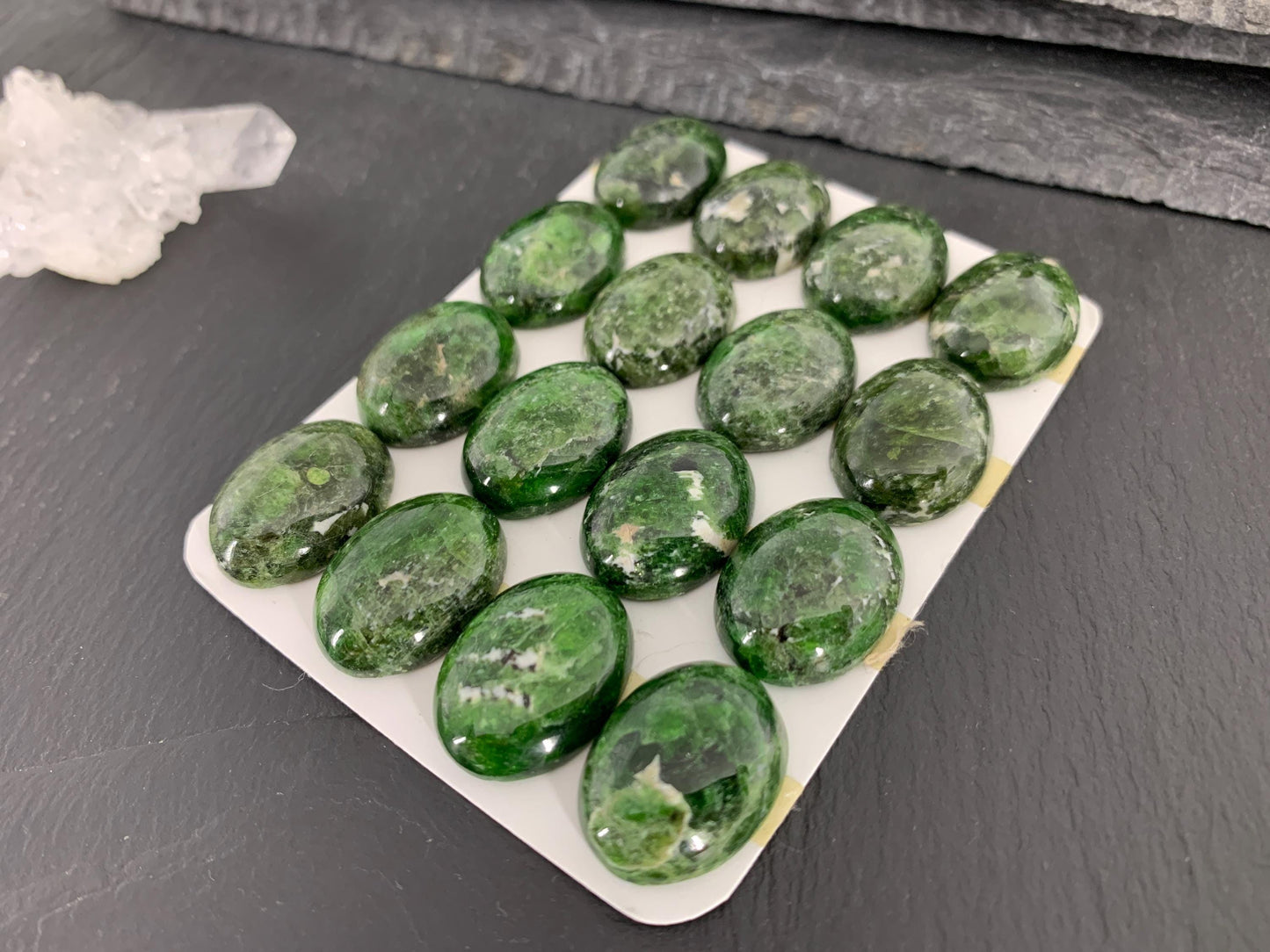 Chrome Diopside oval 15x20mm cabochon - Calibrated cabochons