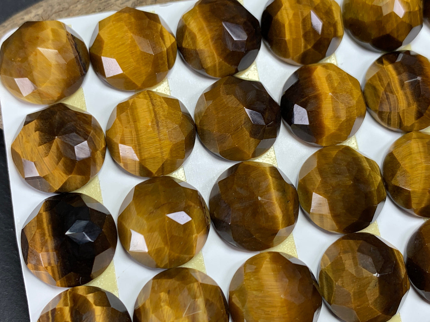 Faceted Tiger Eye round 15mm cabochon - Calibrated cabochons