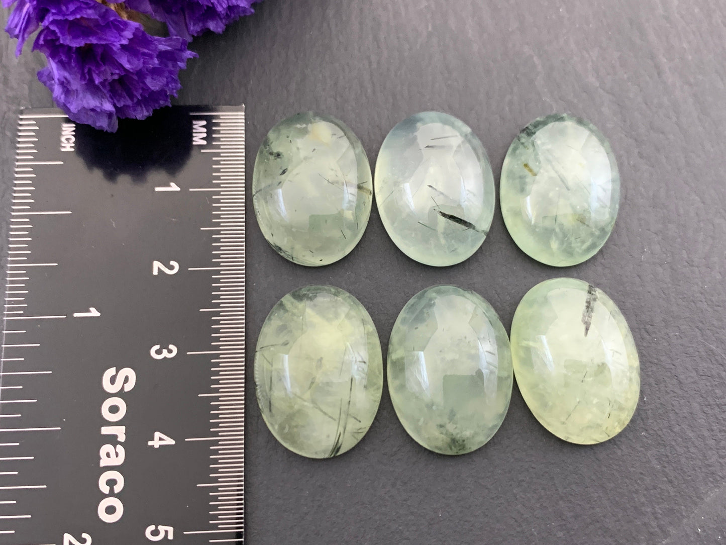 Prehnite oval 15x20mm Cabochon - Calibrated cabochons