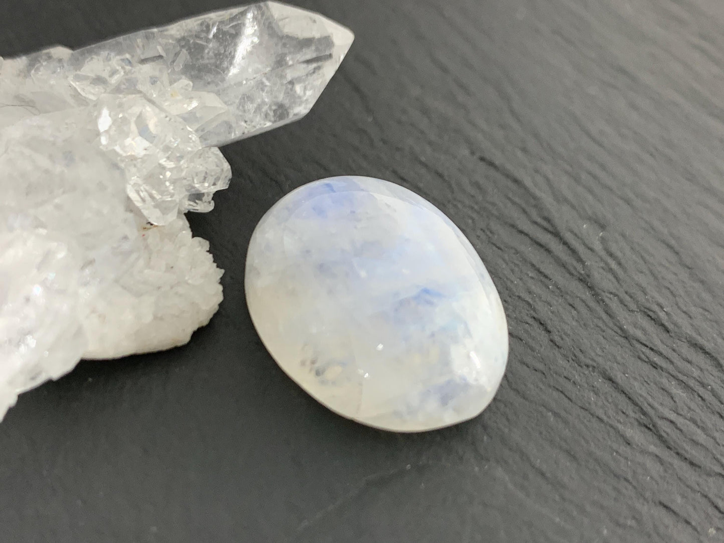 Rainbow Moonstone oval 21x16x9mm cabochon