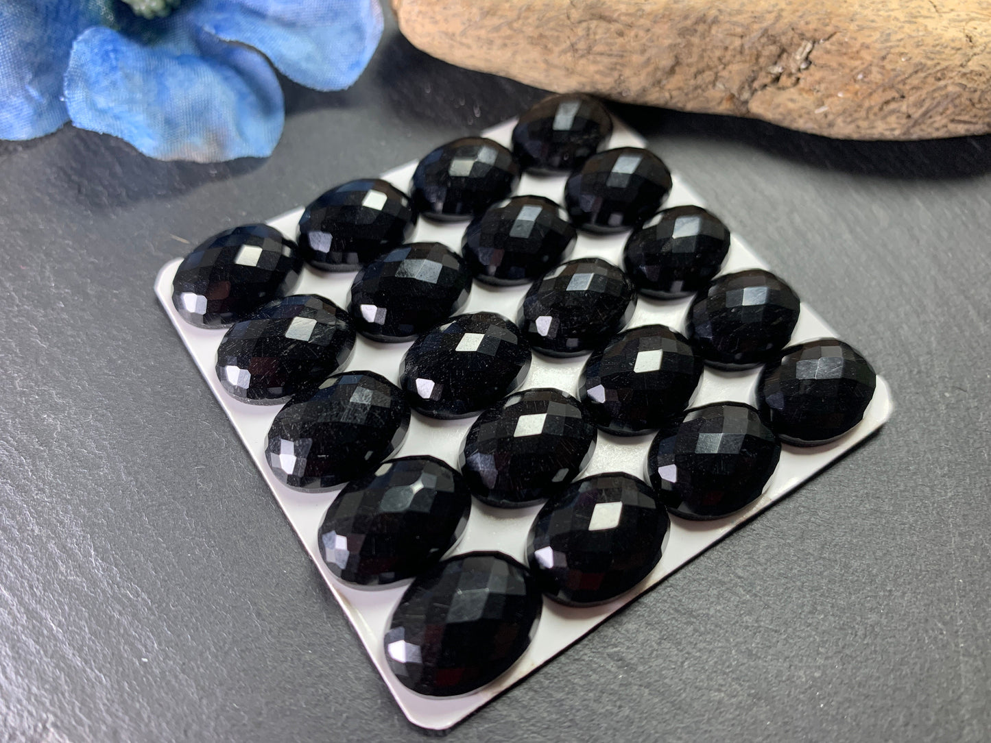 Faceted Jet oval 12x16mm cabochon - Calibrated cabochons