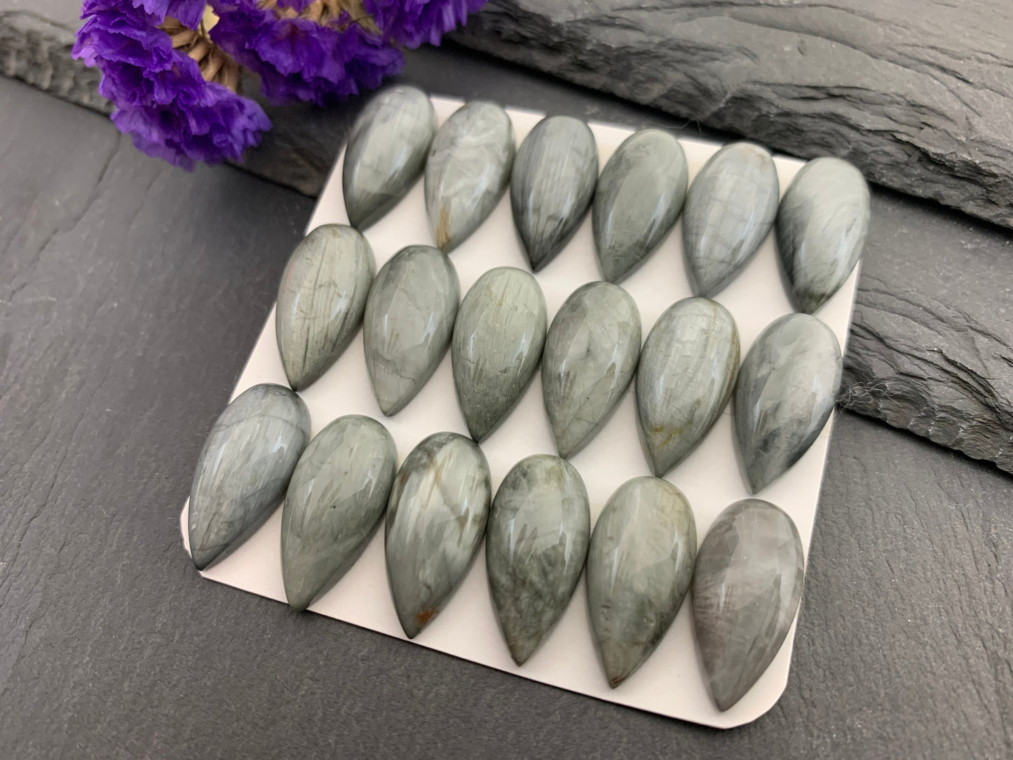 Eagle Eye pear 10x20mm cabochon - Calibrated Cabochons