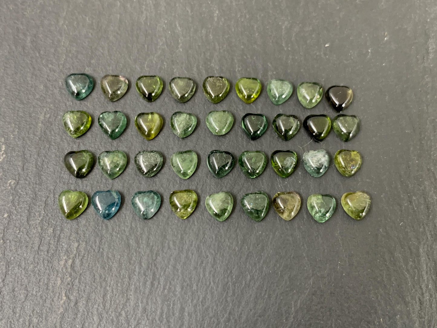 Green Tourmaline heart 5mm cabochon - Calibrated cabochons