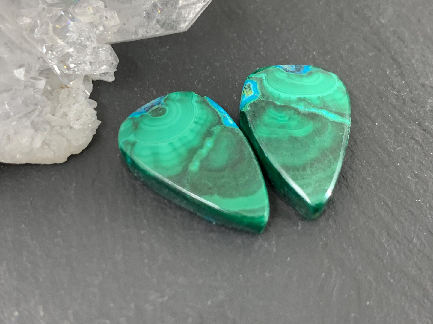 Malachite pear 12x19x5mm cabochon pair