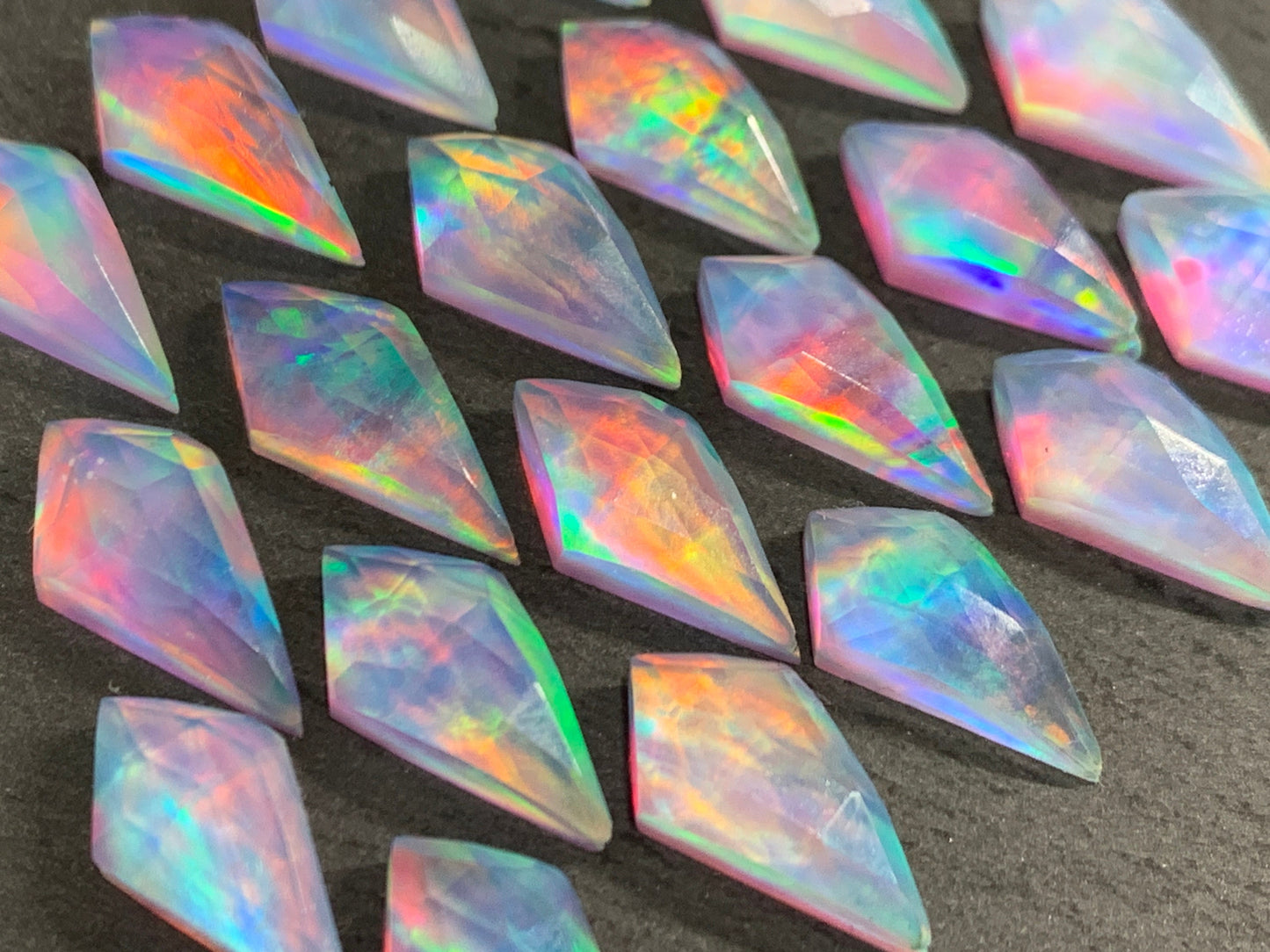 Faceted Aurora Opal kite 8x16mm cabochon - Doublet cabochons