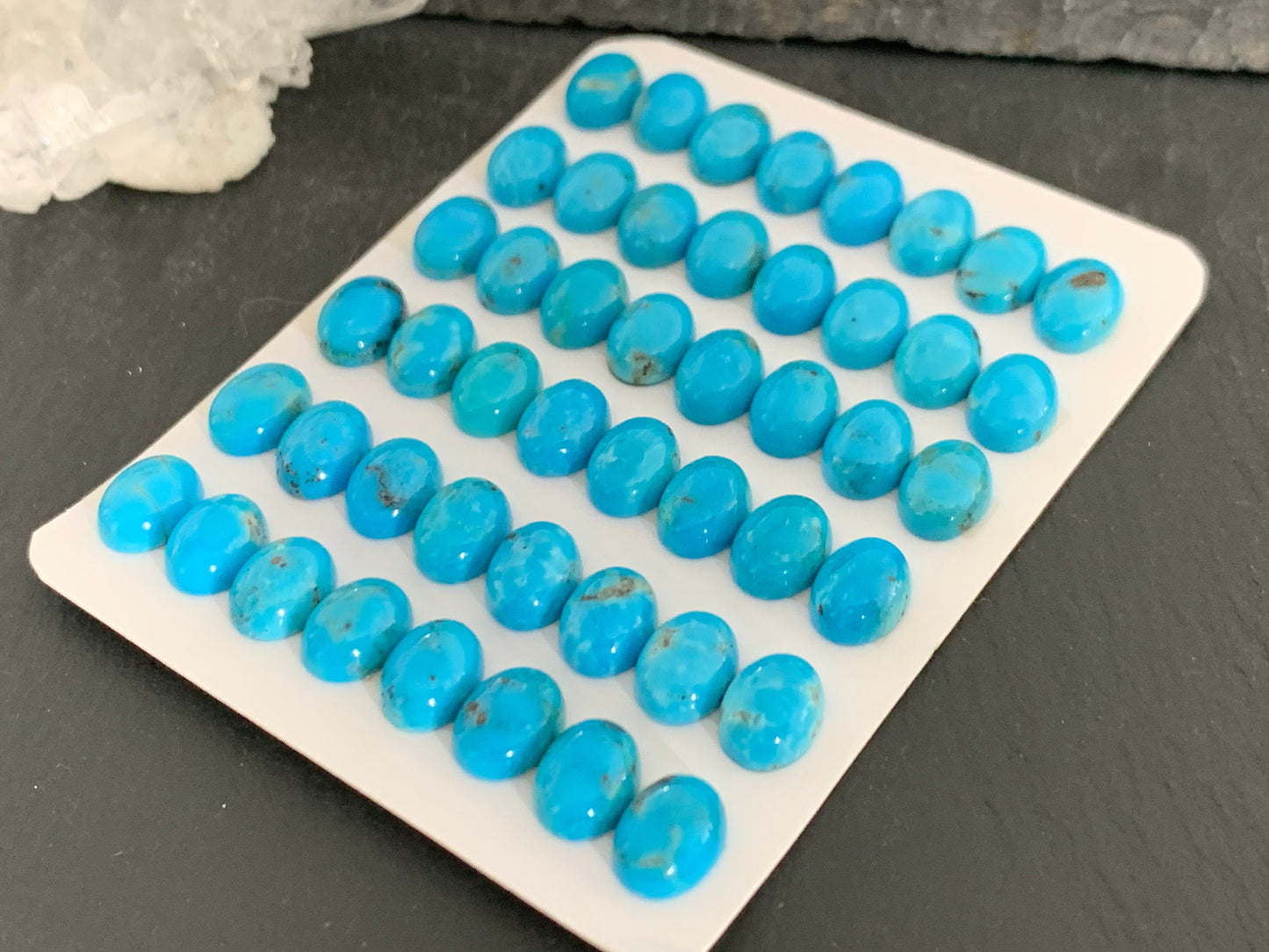 Kingman Blue Turquoise oval 6x8mm cabochon - Calibrated cabochons