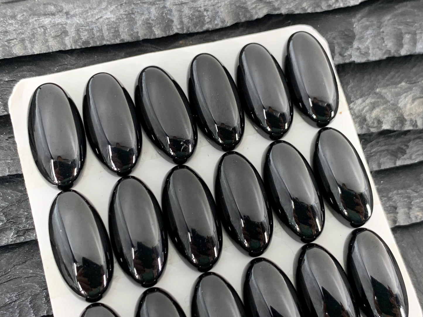 Black Spinel oval 10x20mm cabochon - Calibrated cabochons