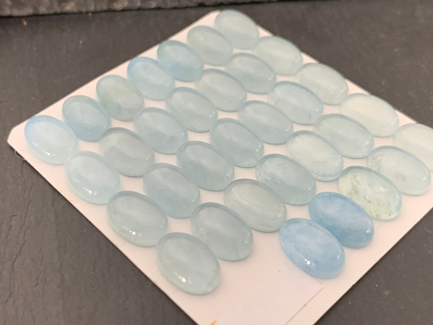 Aquamarine oval 8x12mm cabochon - Calibrated cabochons